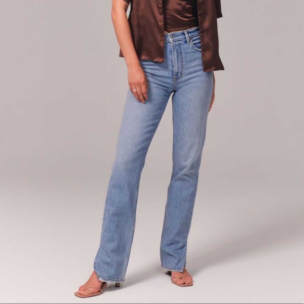 Abercrombie & Fitch Ultra High Rise 90s Straight Jeans - Size 28 / 6S